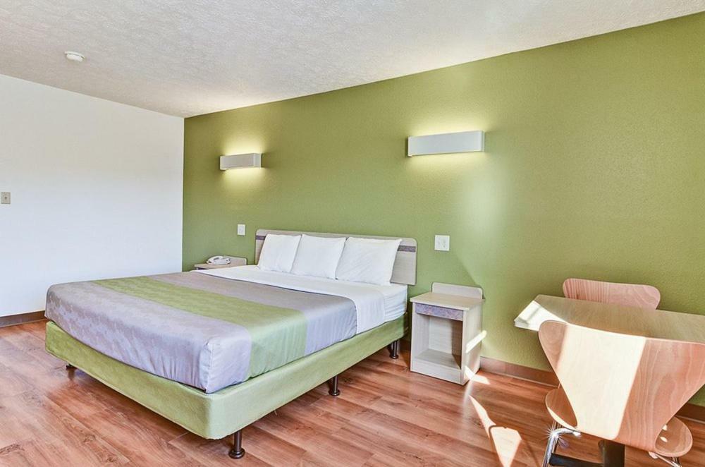 Economy Inn Pittsburgh Airport Moon Township Екстериор снимка