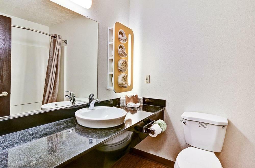 Economy Inn Pittsburgh Airport Moon Township Екстериор снимка